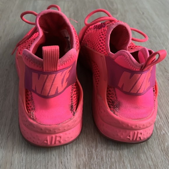 Hot pink Nike huaraches US size 9 1/2 women - Picture 2 of 4
